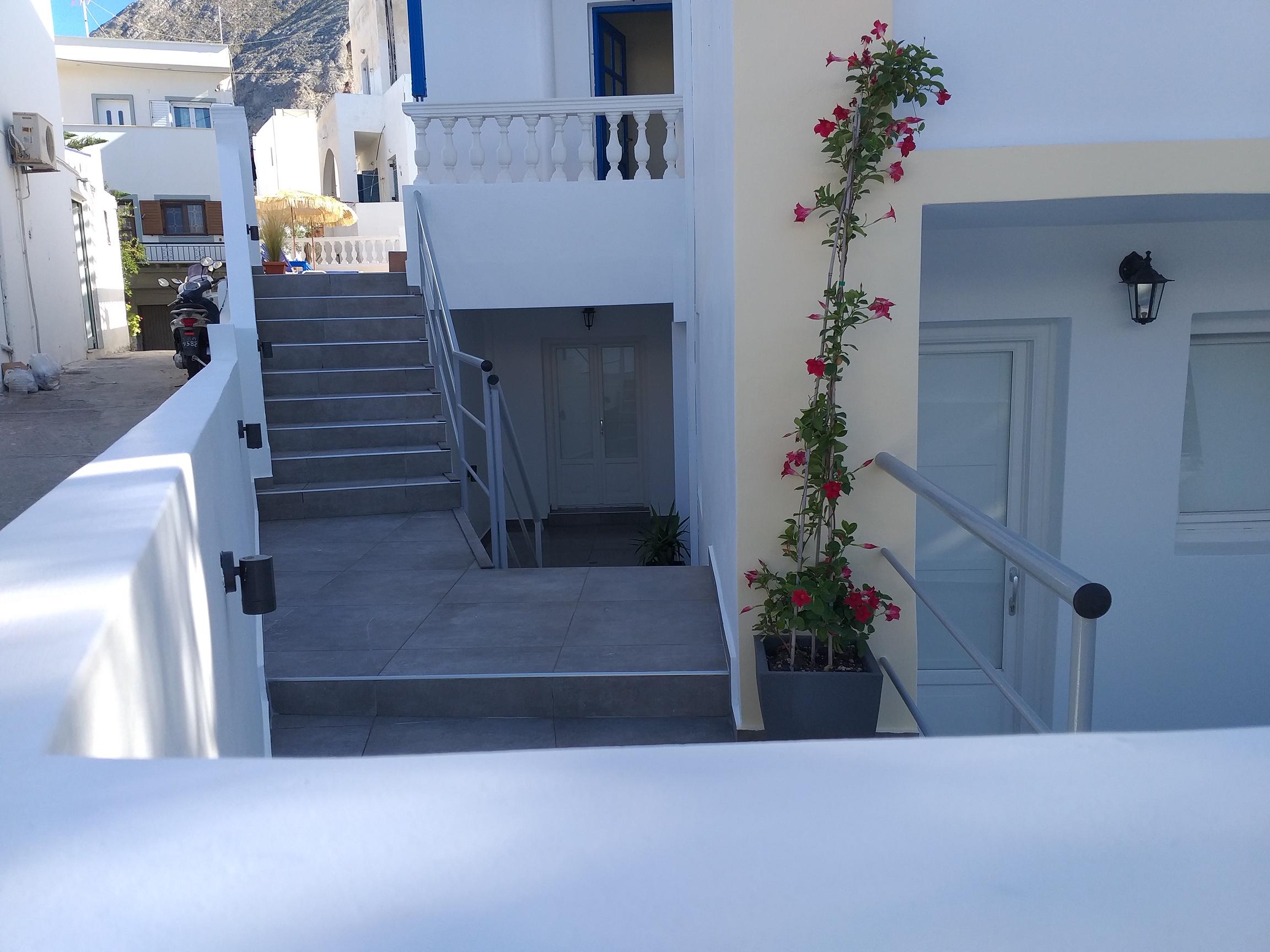 Karidis Kamari (Santorini)